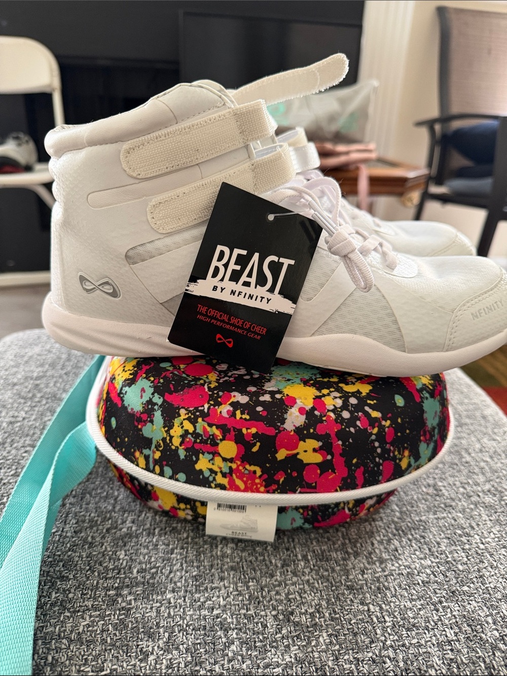 Hi selling this beautiful and comfortable shoes